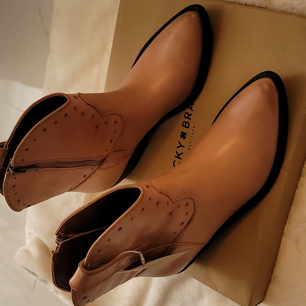 Lucky Brand Chantelx Western-Inspired Leather Bootie - Picture 4 of 10